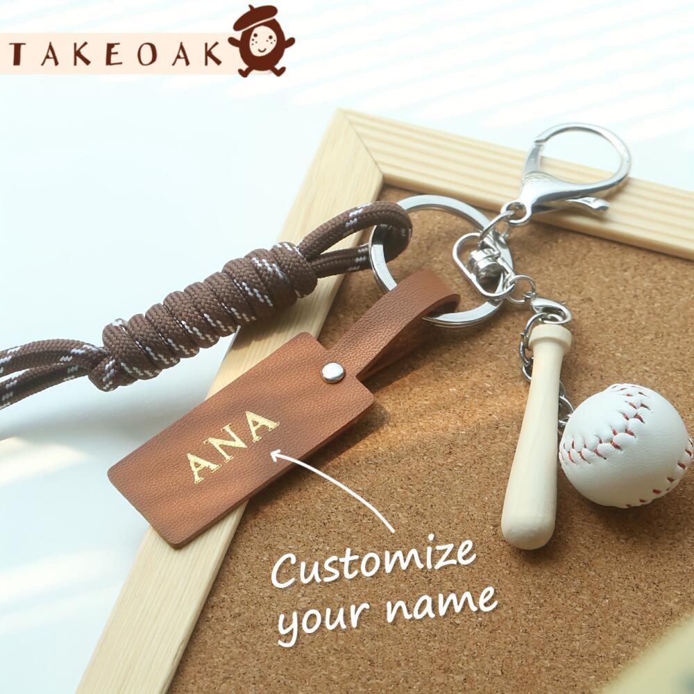 カスタマイズ可能な名前入りスポーツテーマキーチェーン、カラフ - Monogram Keychain Leather のレビューと価格