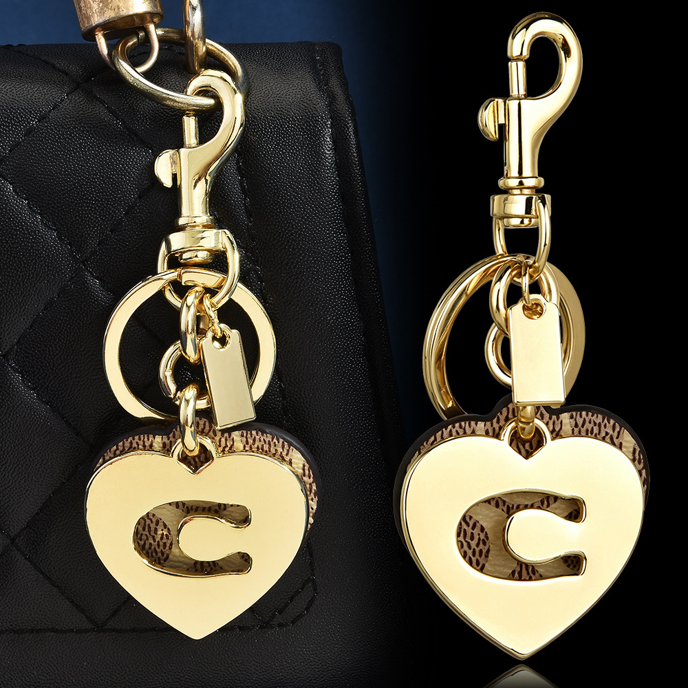 イニシャルCモノグラムバッグチャームキーホルダー、シグネチャ - Monogram Keychain Leather のレビューと価格