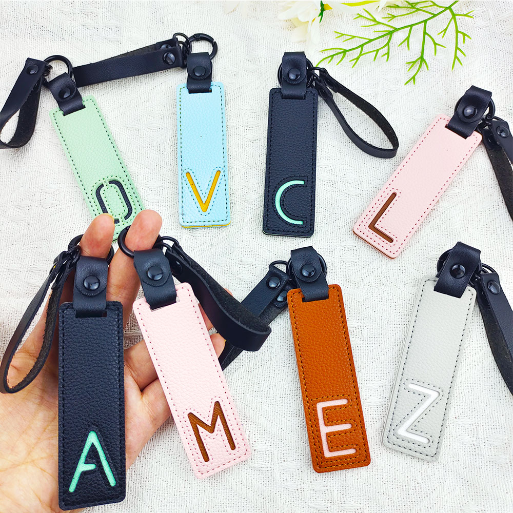 クラシック Pu レザーキーホルダー A-Z 26 イニシャ - Monogram Keychain Leather のレビューと価格