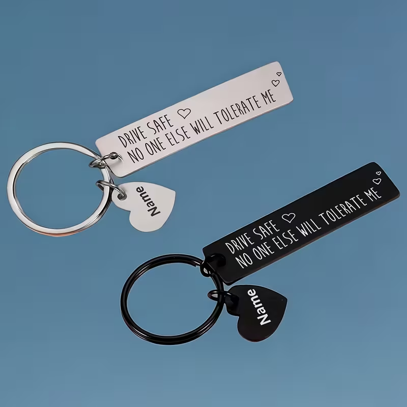 カスタマイズされたレーザー彫刻名入りレターペンダントキーチェ - Initial Ring Custom のレビューと価格